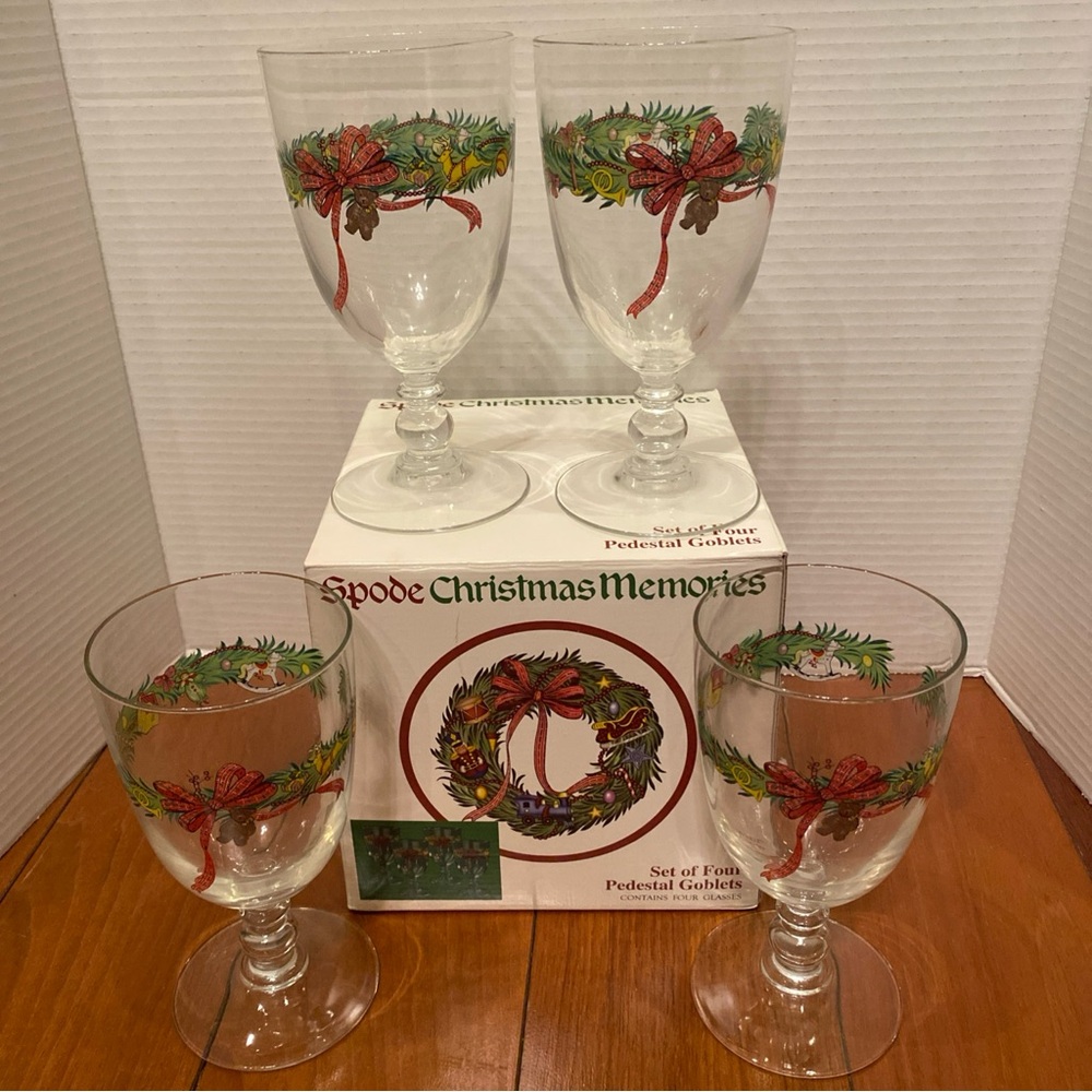 Spode Christmas Memories Set Of 4 Pedestal Goblets Holiday Glasses open Box